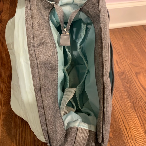 J J Cole Gray Diaper Bag/Backpack with Shoulder Strap - Picture 6 of 11